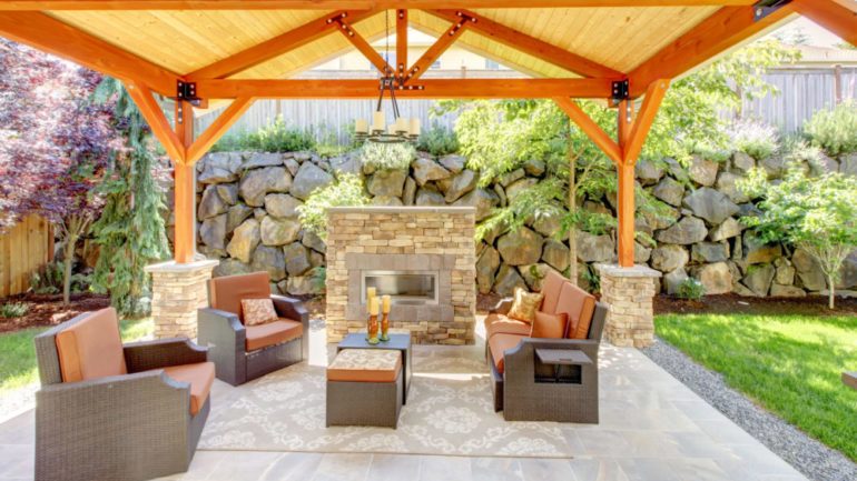 Multiple Spots to Relax and Entertain Outdoors