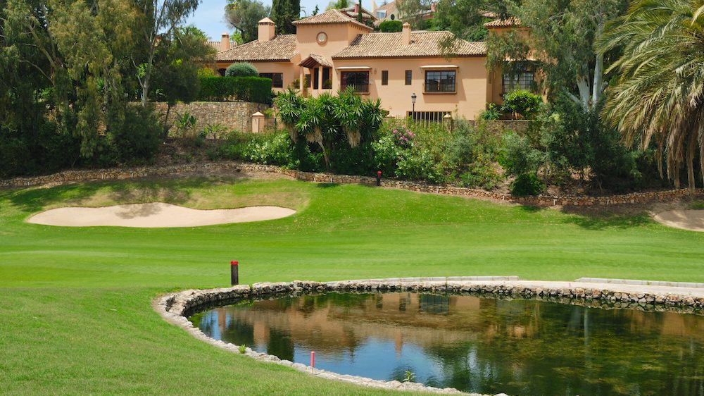 Golf Course Communities: Are They a Good Value? - Houseopedia