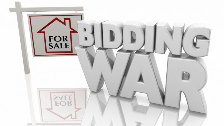 Bidding war graphic with a home for sale sign. Shows concept of escalation clause and bidding war on a house with competing buyers.