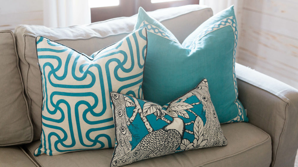 Arrange Sofa Pillows